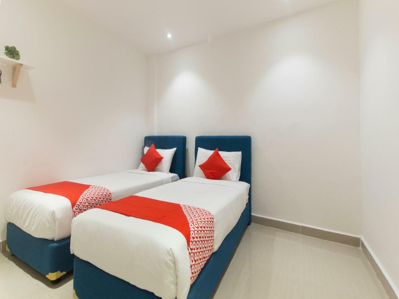 Oyo 90121 Summer House Bed & Cafe クアラルンプール エクステリア 写真