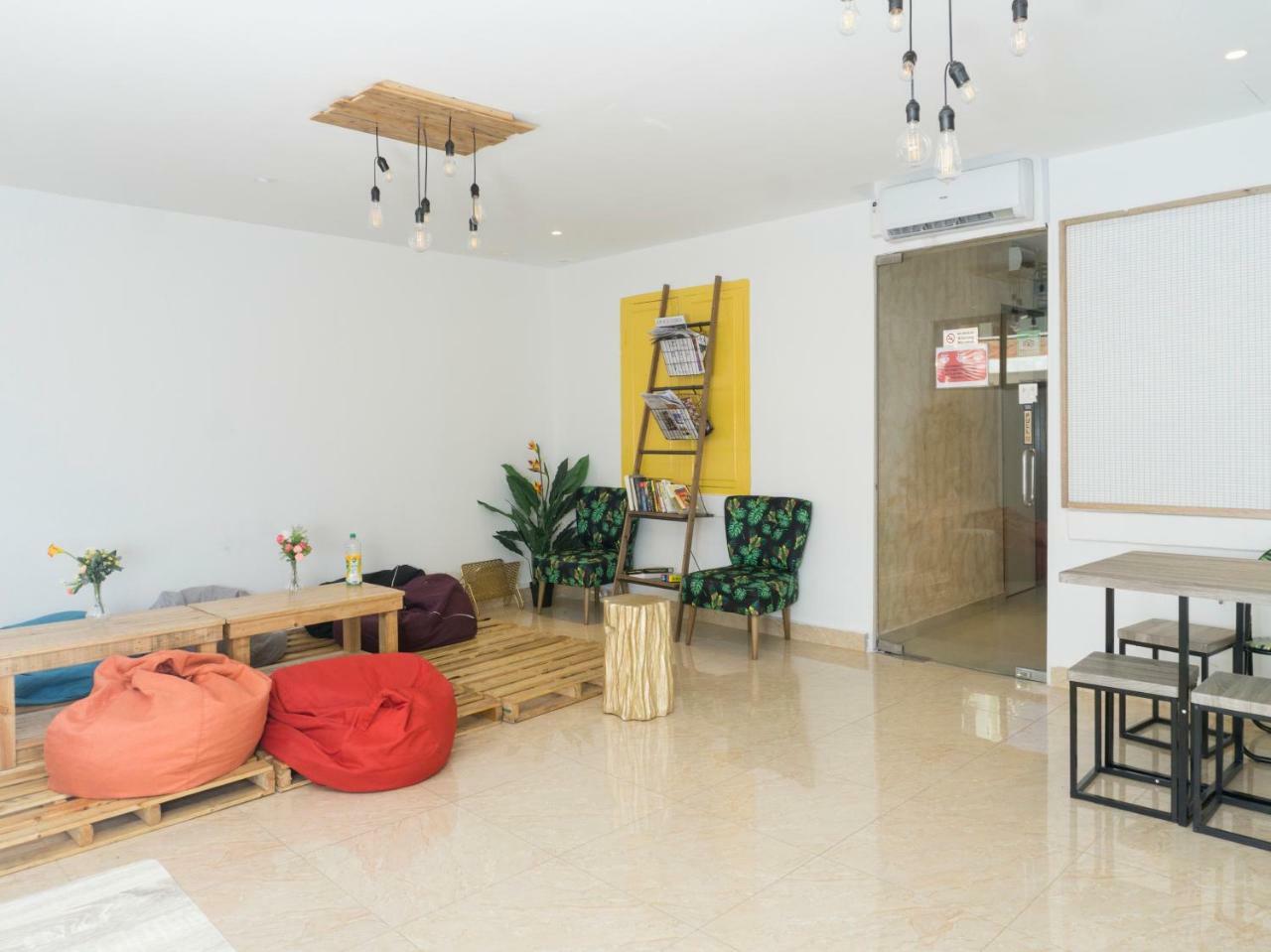 Oyo 90121 Summer House Bed & Cafe クアラルンプール エクステリア 写真
