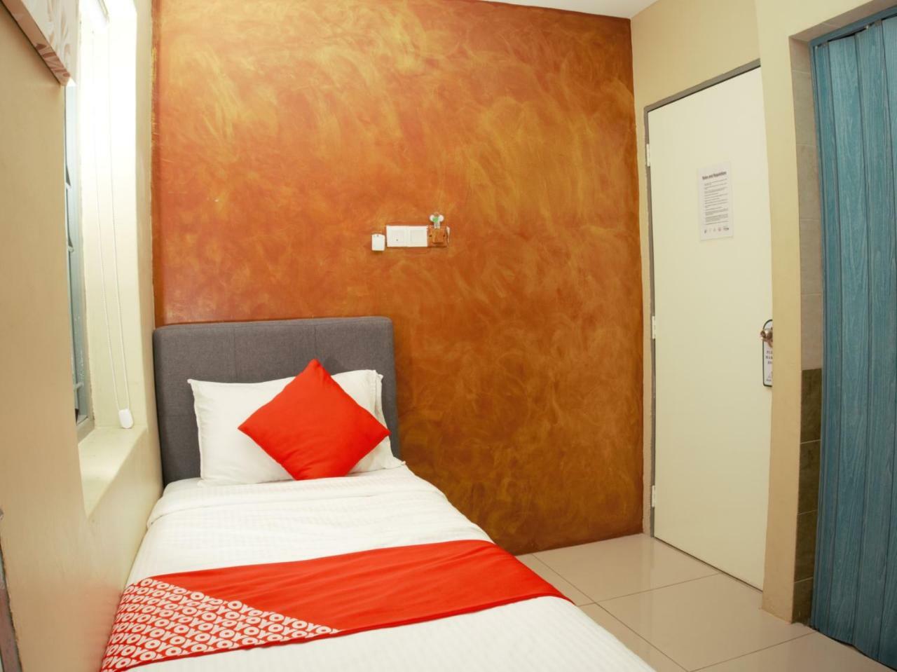 Oyo 90121 Summer House Bed & Cafe クアラルンプール エクステリア 写真